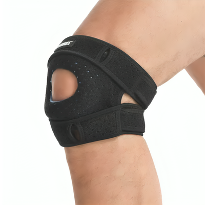 Svart knästöd med gelkudde och patellastabilisering buret på knä – sidovy