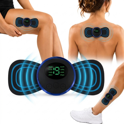 EMS & TENS massageplatta med LCD-display – visas fäst på lår, rygg och underarm med pulserande blå vågor mot vit bakgrund
